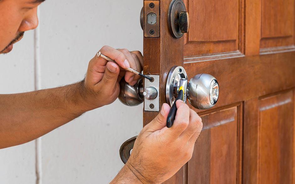 serrure porte de garage basculante La Verrière